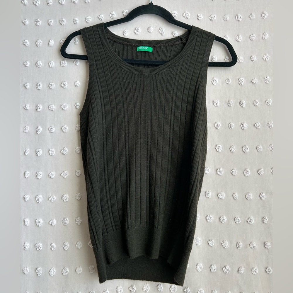 United Colors of Benetton Women’s 100% Wool Ribbed Sleeveless Sweater Sz L Brown